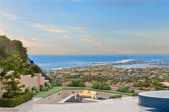 9 Pelican Crest Dr in Newport Beach, CA - Building Photo - Building Photo