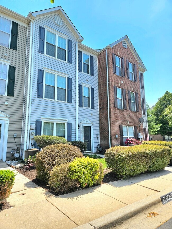 property at 3803 Elmcrest Ln