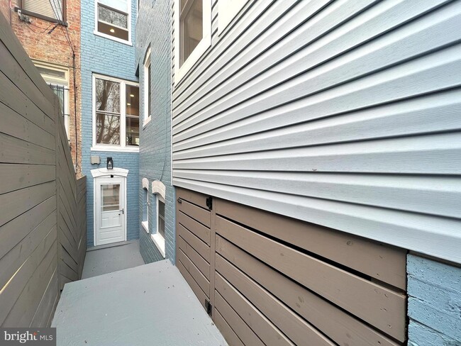 3424 Brown St NW, Unit Basement in Washington, DC - Building Photo - Building Photo