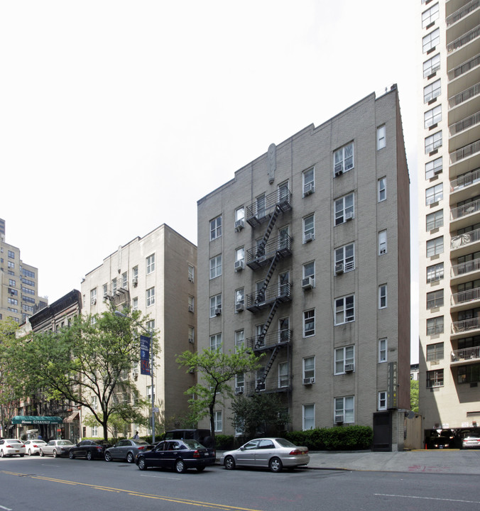 425 E 72nd Street in New York, NY - Building Photo