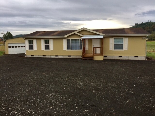 1848 Salzer Valley Rd in Centralia, WA - Building Photo