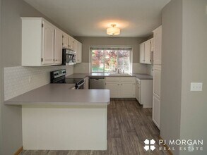 14512 Fowler Ave in Omaha, NE - Foto de edificio - Building Photo