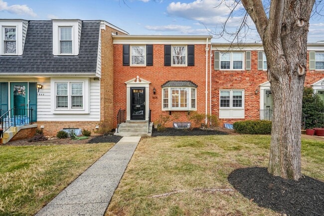 1605 Dunterry Pl in McLean, VA - Foto de edificio - Building Photo