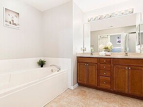 691 Station Blvd in Aurora, IL - Building Photo - Building Photo