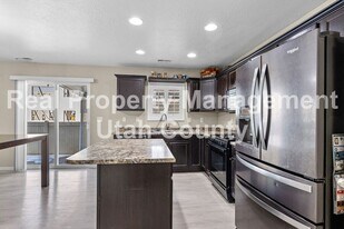 626 S State Rd in Pleasant Grove, UT - Building Photo