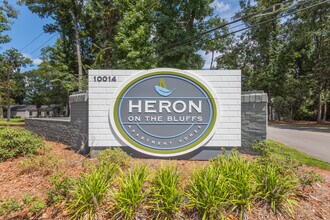 Heron on the Bluffs in Savannah, GA - Foto de edificio - Building Photo