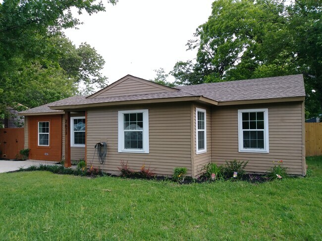 2623 Province Lane in Dallas, TX - Foto de edificio - Building Photo
