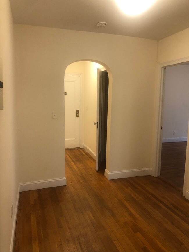 226 Brookside Ave, Unit 1st in Mount Vernon, NY - Foto de edificio - Building Photo
