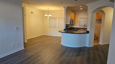 949 N Croft Ave, Unit 203 in West Hollywood, CA - Foto de edificio - Building Photo