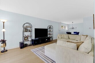 6310 W Estes Ave in Chicago, IL - Building Photo - Building Photo