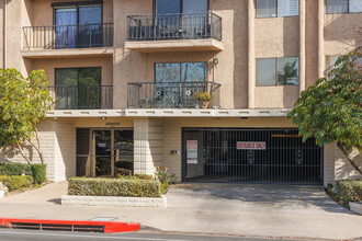 12400 Montecito Rd in Seal Beach, CA - Building Photo - Building Photo