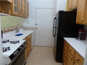 64 Lawson Ln in Ridgefield, CT - Building Photo - Building Photo