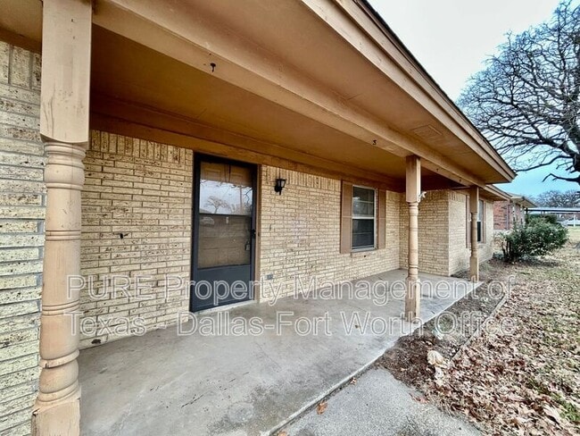 2608 Oaks Dr in Granbury, TX - Building Photo - Building Photo