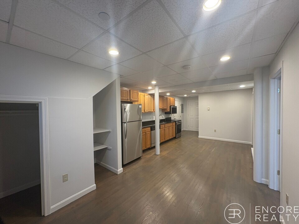 77 Park Dr in Boston, MA - Building Photo