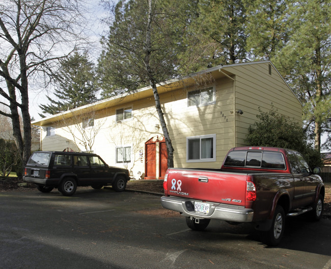 Mckenzie Townhomes in Tigard, OR - Building Photo - Building Photo