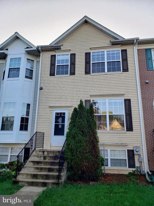 7127 Ladd Cir in Frederick, MD - Building Photo