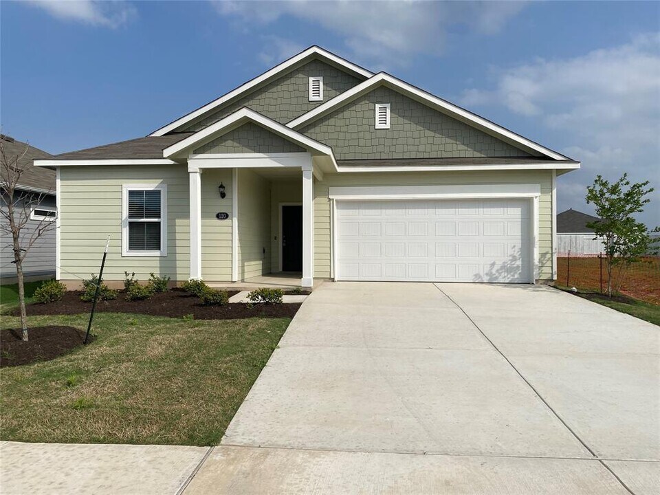 120 Chesterfield Dr in Kyle, TX - Building Photo