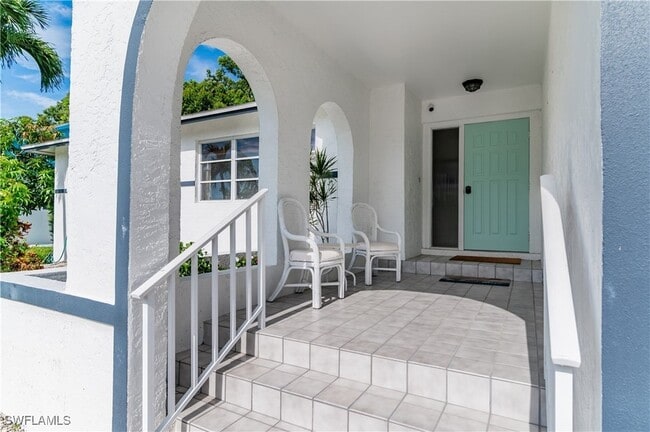 288 Castaways St in Marco Island, FL - Building Photo - Building Photo