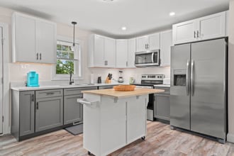 5421 Deep Hole Rd in Chincoteague, VA - Foto de edificio - Building Photo