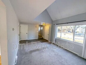 103 Hayward St in Franklin, MA - Foto de edificio - Building Photo