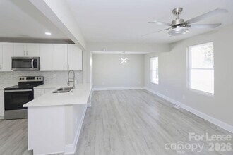 3825 Westway Dr in Charlotte, NC - Building Photo - Building Photo