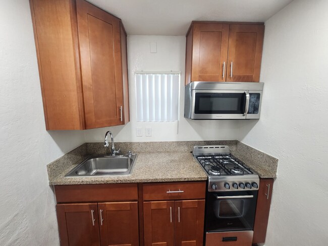 2702 Washington Ave photo'