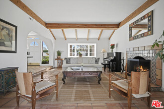 6855 Dume Dr in Malibu, CA - Building Photo - Building Photo