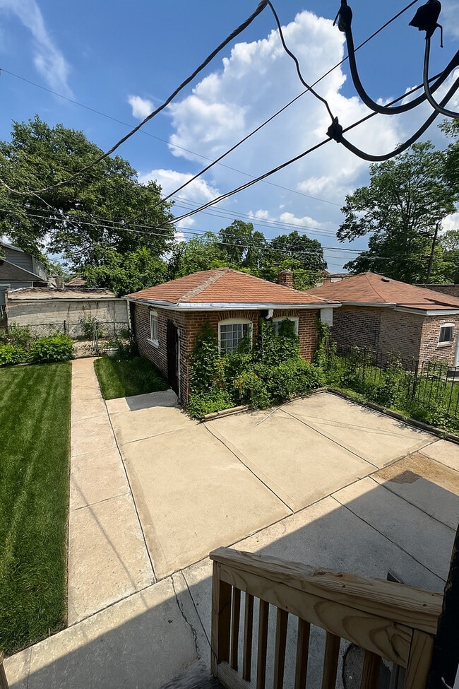 7937 S Crandon Ave in Chicago, IL - Building Photo - Building Photo