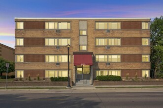 3120 Hennepin Ave, Unit 301 in Minneapolis, MN - Building Photo - Building Photo