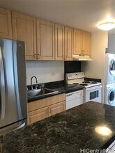 647 Kunawai Ln in Honolulu, HI - Building Photo - Building Photo