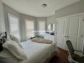 38 Crescent Ave, Unit 1 in Boston, MA - Foto de edificio - Building Photo