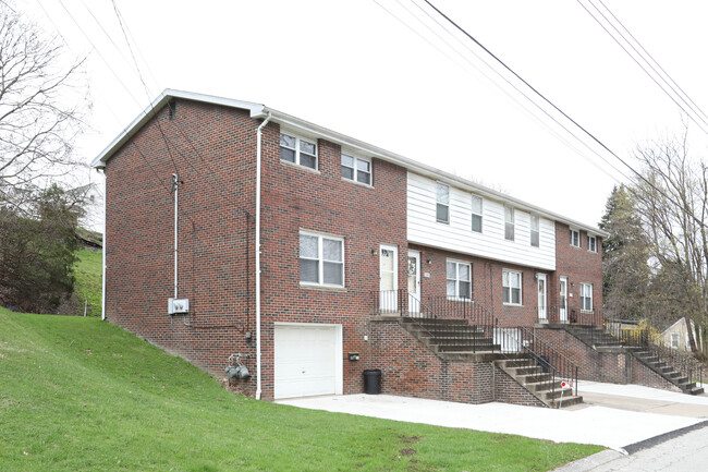 236-242 Chicora St in East Mckeesport, PA - Building Photo - Building Photo