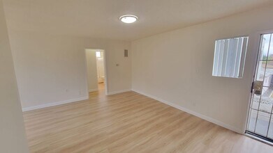 6336 Tujunga Ave in Los Angeles, CA - Foto de edificio - Building Photo