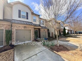 212 Ellsworth Manor Dr in Hillsborough, NC - Building Photo