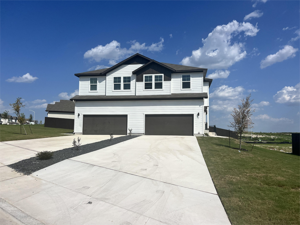 801 Staglin St in Buda, TX - Foto de edificio