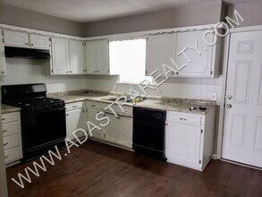 1510 E Elizabeth St in Olathe, KS - Building Photo - Building Photo