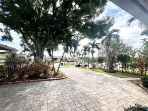 4388 13th Way NE in St. Petersburg, FL - Building Photo - Building Photo