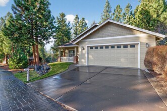2842 NW Windham Loop in Bend, OR - Building Photo - Building Photo