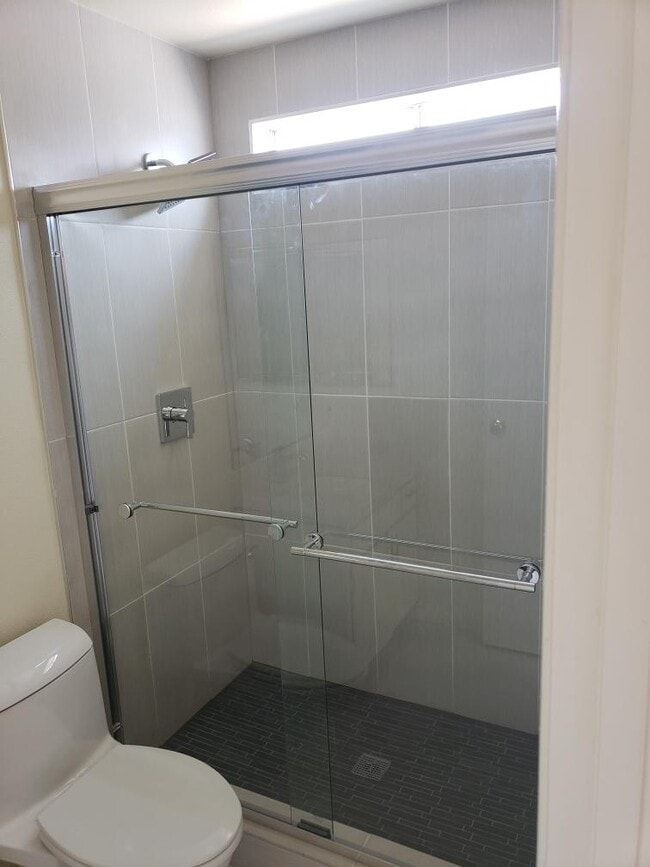 4667 E Mountain View Dr, Unit # 2 in San Diego, CA - Foto de edificio - Building Photo