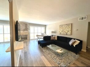 1730 Camino Palmero St, Unit 408 in Los Angeles, CA - Building Photo - Building Photo