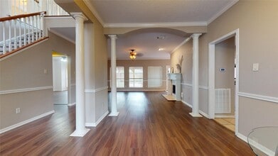 14919 Forest Trails Dr in Houston, TX - Foto de edificio - Building Photo