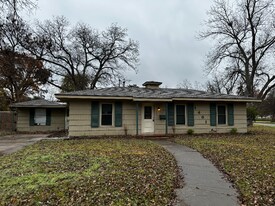 1401 Springdale St in Waco, TX - Building Photo