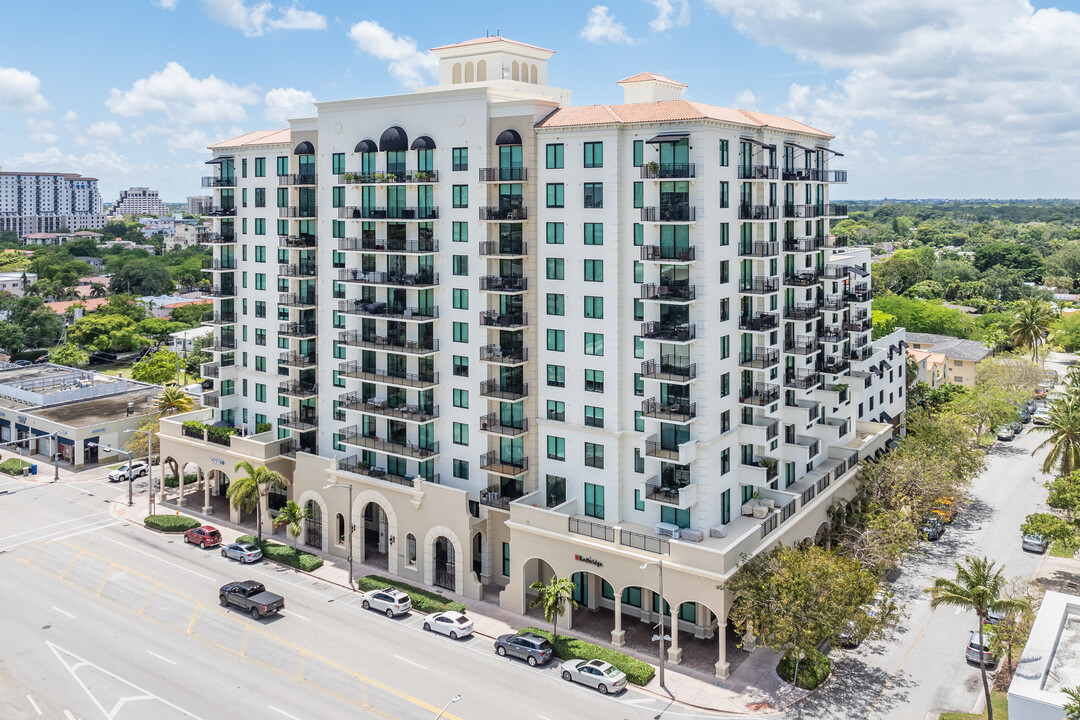 1300 Ponce De Leon Blvd in Coral Gables, FL - Building Photo