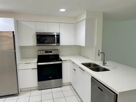 1401 Veracruz Ln in Weston, FL - Building Photo - Building Photo