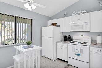 5745 Pelican Pointe Dr, Unit 4 in Sebastian, FL - Building Photo - Building Photo