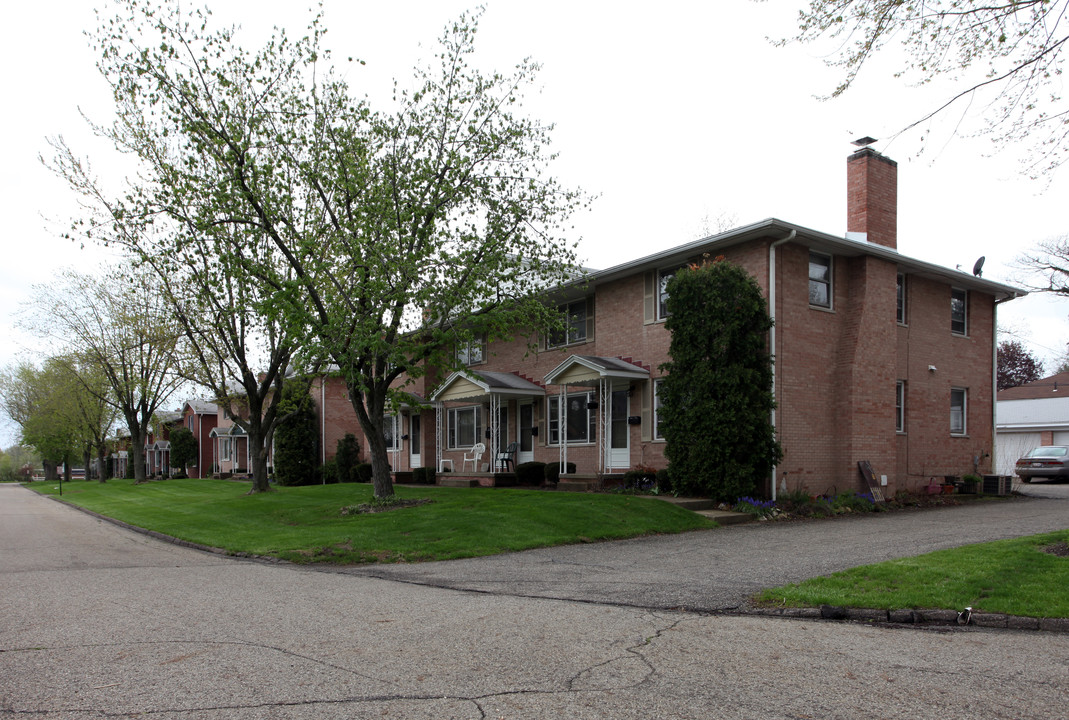 East Avondale Townhomes in Canton, OH - Building Photo