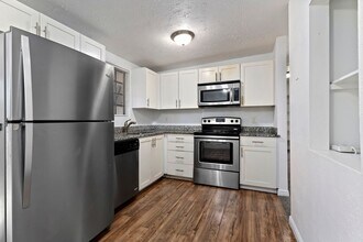 443 Dorothea Way in Salt Lake City, UT - Building Photo - Building Photo