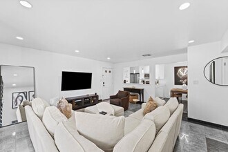 800 River Rd in Edgewater, NJ - Building Photo - Building Photo