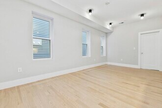 184 Paris St, Unit #2 in Boston, MA - Building Photo - Building Photo