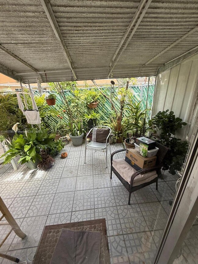 2450 Lincoln St in Hollywood, FL - Building Photo - Building Photo